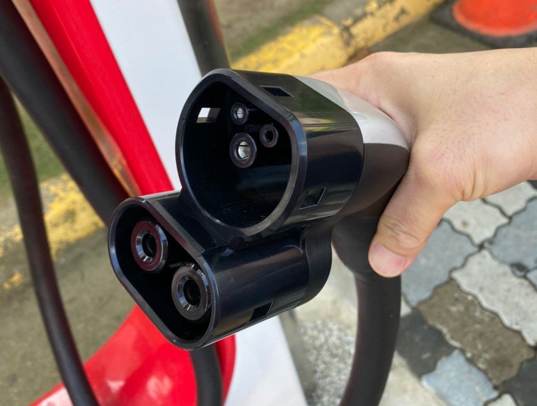 Het beste negatief Annoteren Tesla to add CCS connector to Superchargers in the US