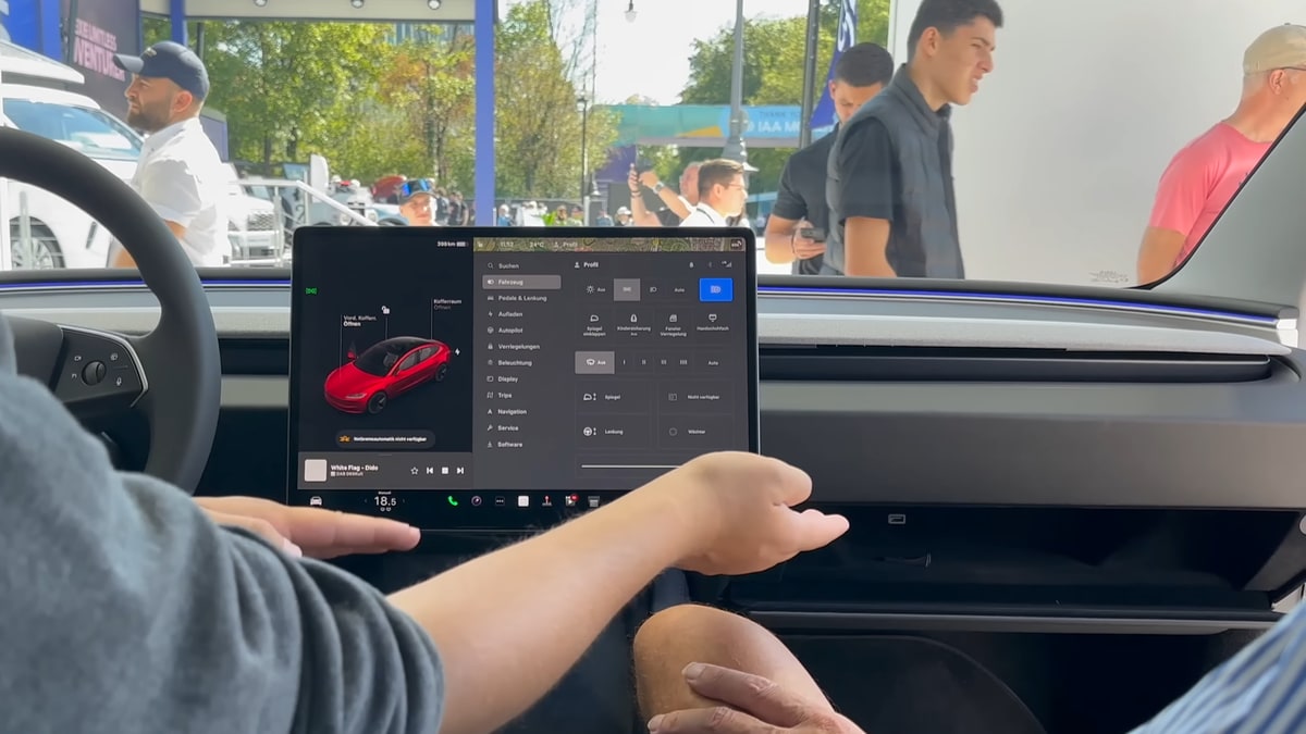 Subtle Mastery: The Magnetic Glove Box in the Tesla Model 3 Highland Refresh