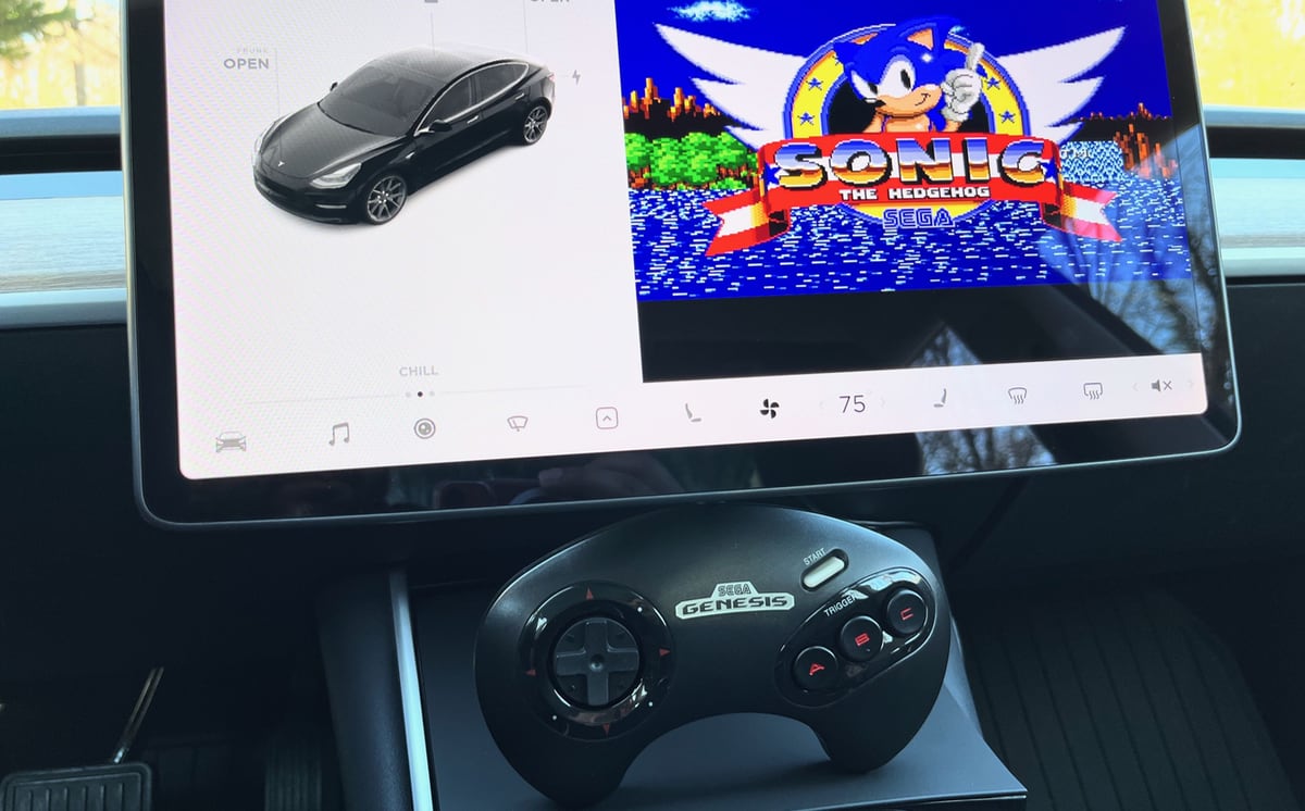 Sonic é lançado no sistema de jogo dos carros Tesla