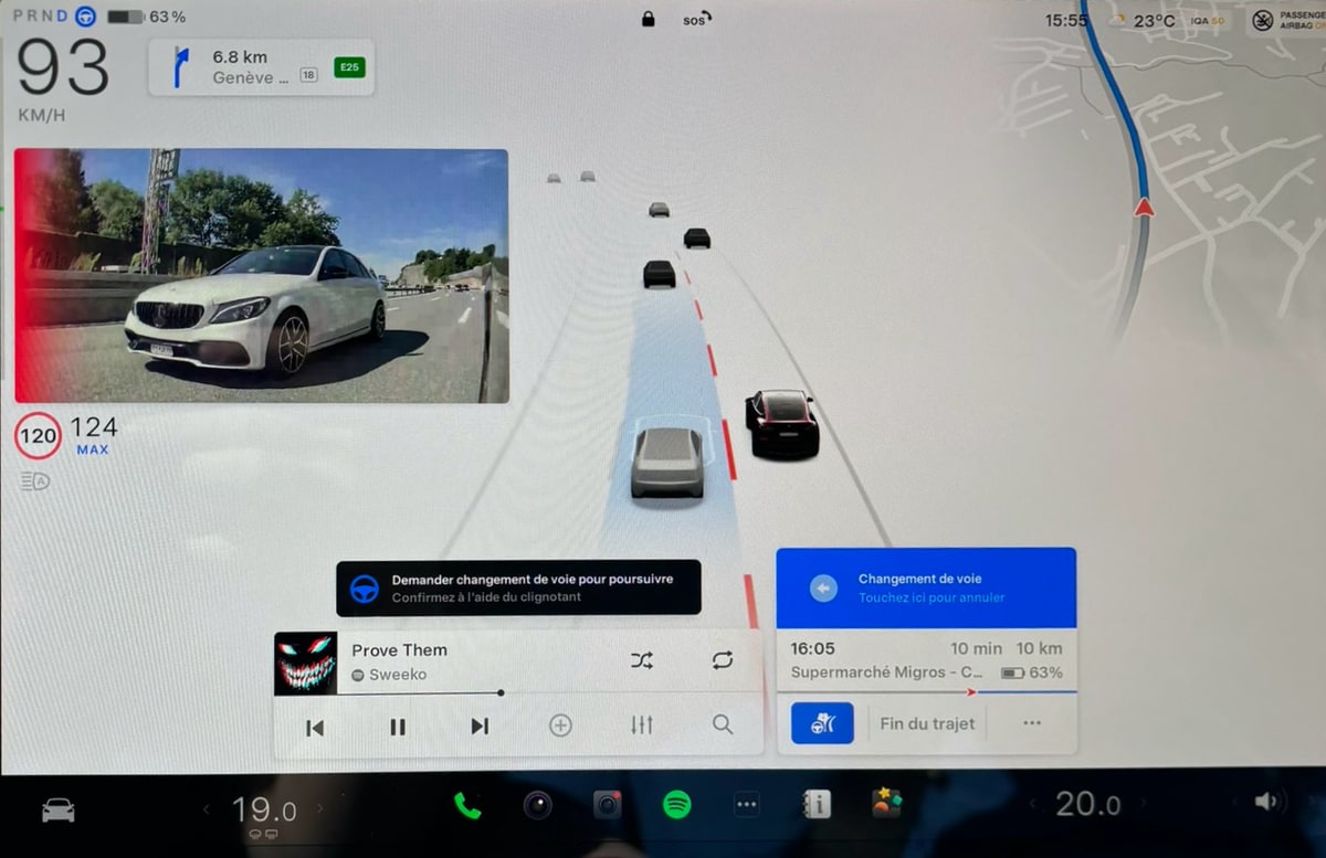 Tesla Cancel Lane Change in Autopilot feature in update 2024.32.5.4