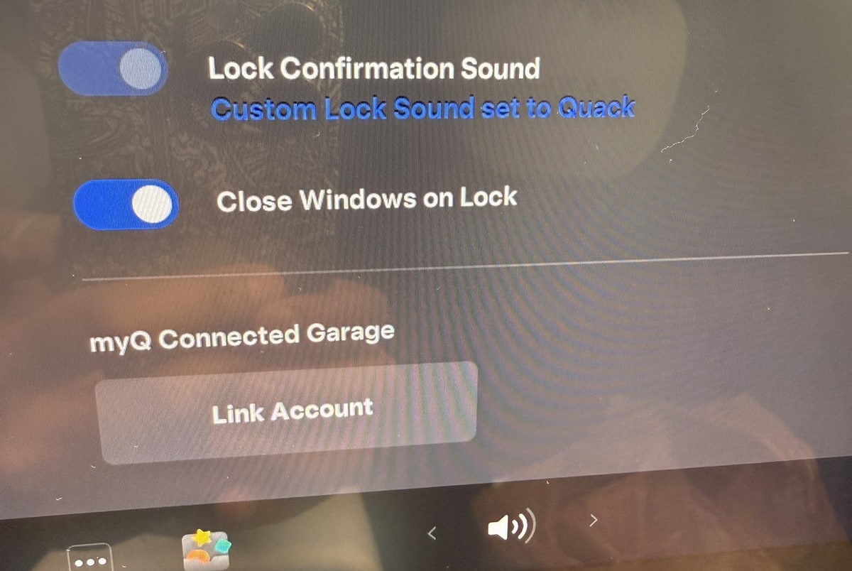 Tesla Custom Lock Sound feature in update 2024.44.25.2