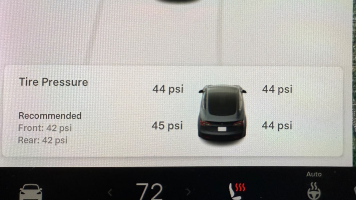 Tesla Recommended Tire Pressure feature in update 2025.2