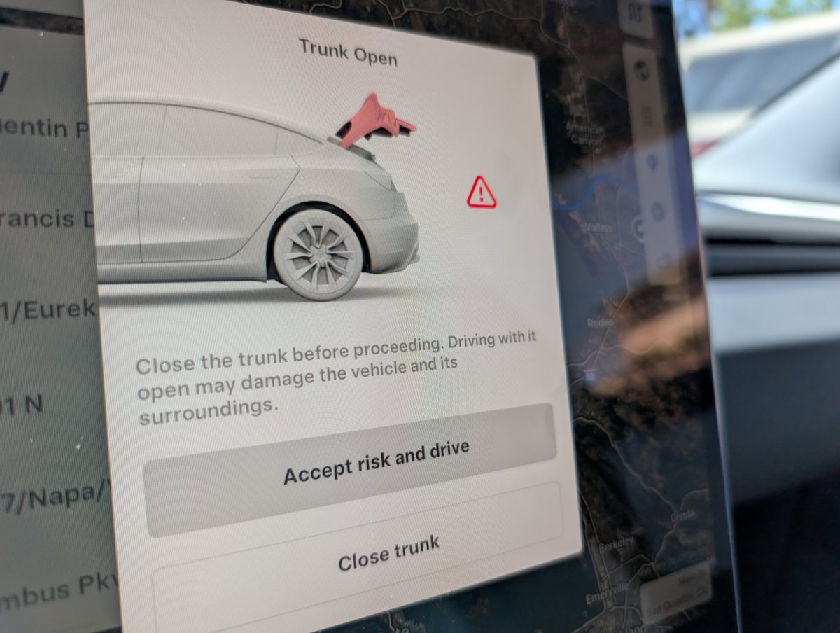 Tesla Trunk Open Warning feature in update 2025.20.6
